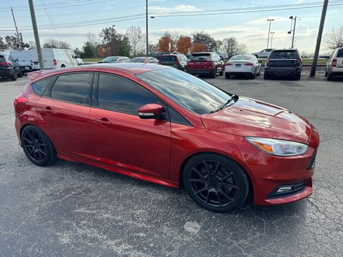 Used 2018 Ford Focus ST image 18