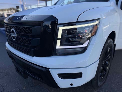 Used 2023 Nissan Titan SV w/ SV Convenience Package AWD/4WD image 10