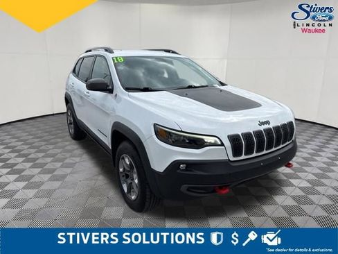 Used 2019 Jeep Cherokee Trailhawk w/ Cold Weather Group AWD/4WD image 3
