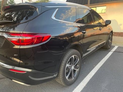 Used 2020 Buick Enclave Essence w/ Sport Touring Edition FWD image 4