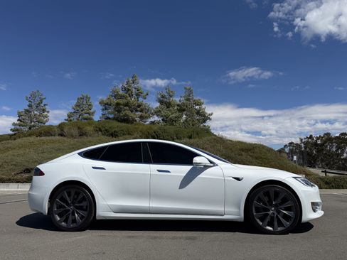 Used 2018 Tesla Model S 100D AWD/4WD image 19
