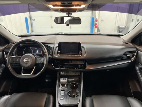 Used 2022 Nissan Rogue SV w/ SV Premium Package FWD image 10