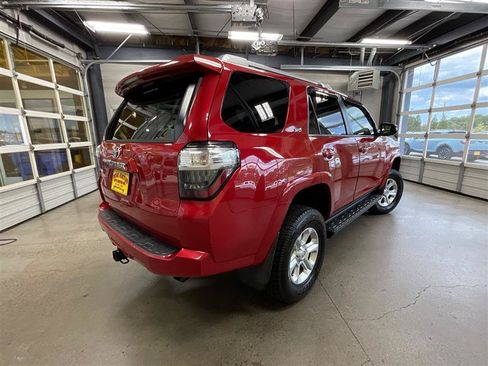Used 2018 Toyota 4Runner SR5 Premium AWD/4WD image 5