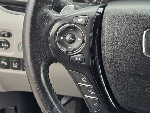 Used 2016 Honda Pilot Touring image 24