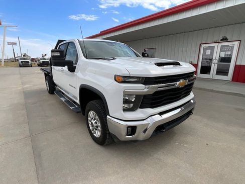 Used 2024 Chevrolet Silverado 2500 LT w/ Convenience Package image 2