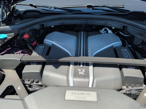 Used 2025 Rolls-Royce Cullinan AWD/4WD image 9