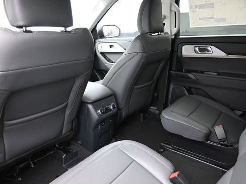 New 2026 Ford Explorer Active w/ Active Comfort Package image 2