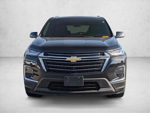 Used 2022 Chevrolet Traverse LT FWD image 2
