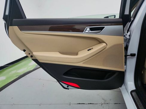 Used 2018 Genesis G80 3.8 RWD image 25