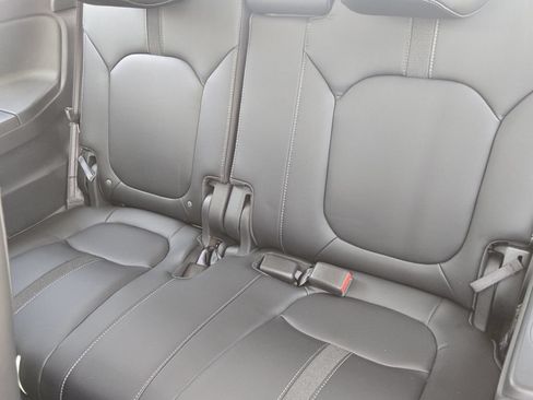 Used 2024 Honda Pilot Touring image 16