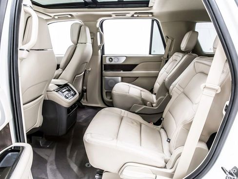 Used 2021 Lincoln Navigator Reserve w/ Luxury Package RWD image 30
