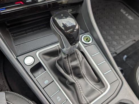 Used 2025 Volkswagen Jetta SE w/ Sunroof Package image 30