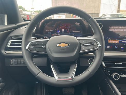 New 2026 Chevrolet Traverse LT w/ Driver Confidence Package AWD/4WD image 2