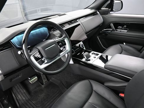 Used 2023 Land Rover Range Rover SE image 4