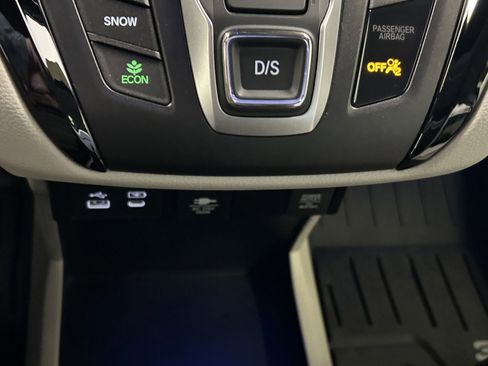 Certified 2025 Honda Odyssey Elite image 30