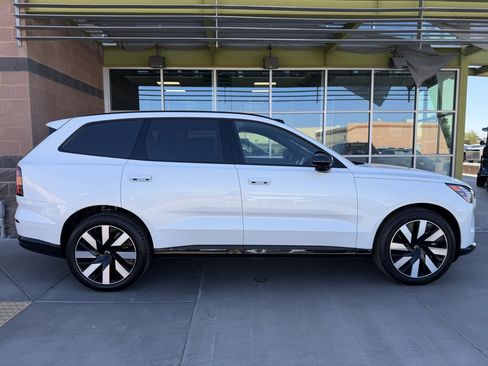 Used 2025 Volvo EX90 Ultra AWD/4WD image 9