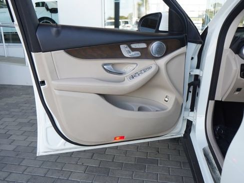 Used 2018 Mercedes-Benz GLC 300 4MATIC image 16