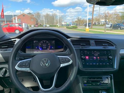 Used 2022 Volkswagen Tiguan SE AWD/4WD image 16