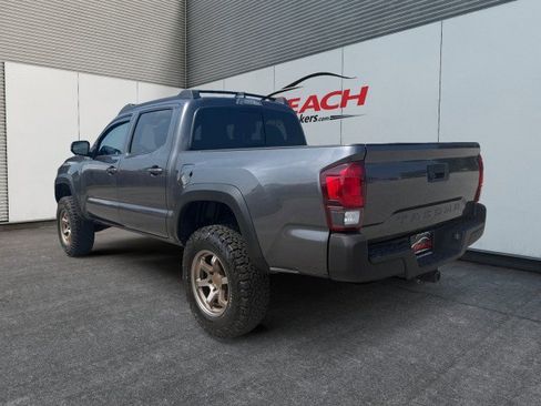 Used 2018 Toyota Tacoma TRD Off-Road AWD/4WD image 13