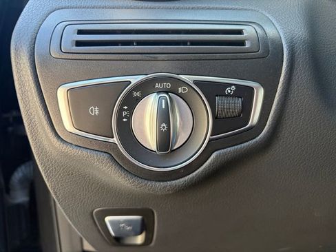 Used 2021 Mercedes-Benz GLC 300 4MATIC image 17