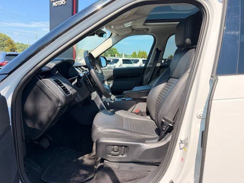 Used 2024 Land Rover Discovery S AWD/4WD image 21