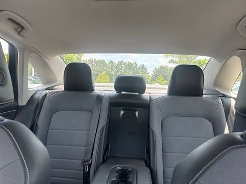 Used 2025 Volkswagen Jetta SE FWD image 10