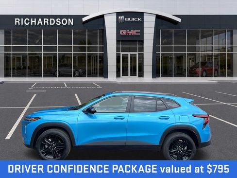 Used 2025 Chevrolet Trax ACTIV w/ Driver Confidence Package FWD image 2