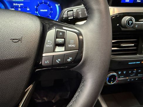 Certified 2022 Ford Escape Titanium AWD/4WD image 18