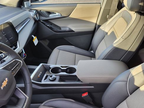 New 2026 Chevrolet Equinox LT w/ Convenience Package II FWD image 19