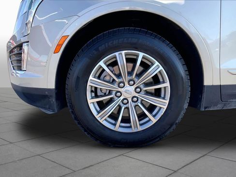 Used 2017 Cadillac XT5 Luxury w/ Driver Awareness Package FWD image 11