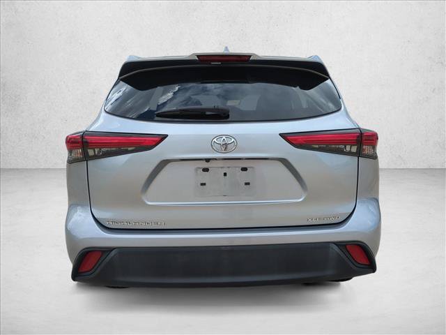 Used 2022 Toyota Highlander XLE AWD/4WD image 6