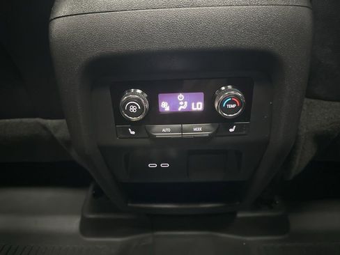 Used 2025 Chevrolet Traverse RS AWD/4WD image 24