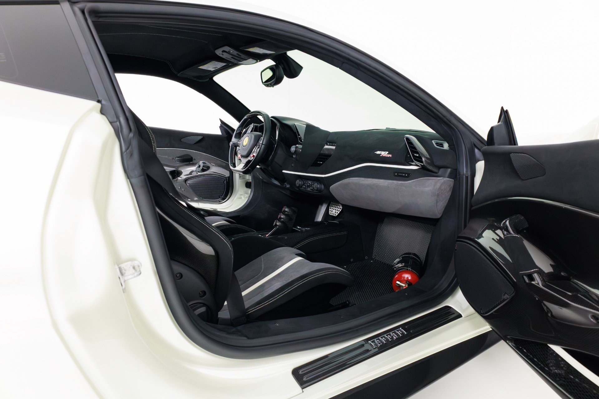 Used 2020 Ferrari 488 Pista Coupe RWD image 29