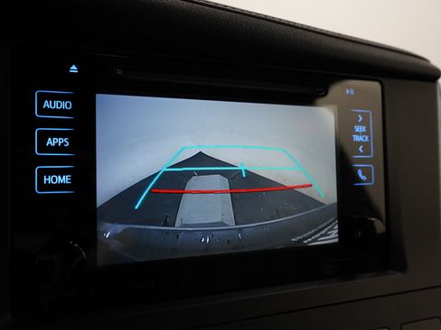 Used 2017 Toyota Sienna XLE w/ XLE Navigation Package FWD image 32