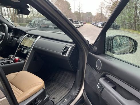 Certified 2025 Land Rover Discovery Dynamic SE image 10