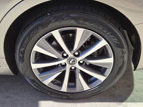 Used 2019 Lexus ES 300h w/ Accessory Package 2 FWD image 10