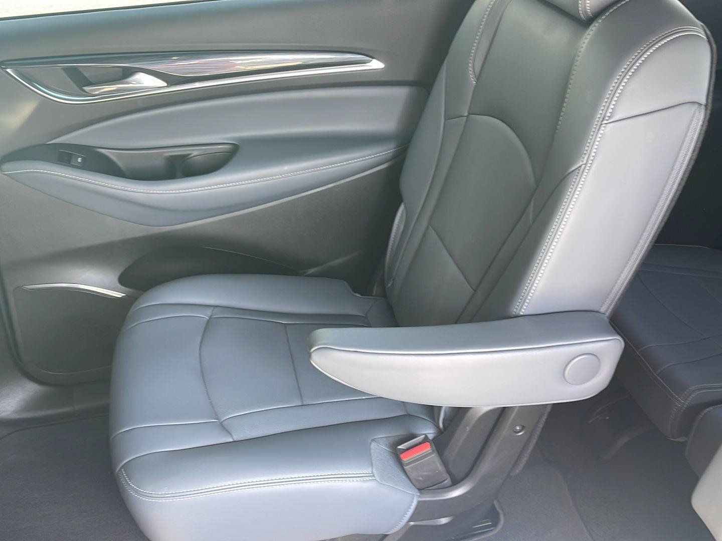 Used 2024 Buick Enclave Essence FWD image 5
