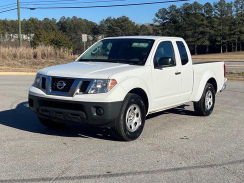 Used 2016 Nissan Frontier S image 2
