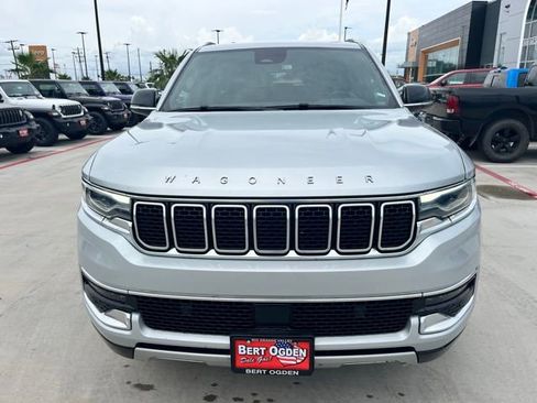 Used 2024 Jeep Wagoneer Series II w/ Flexible Seating Group RWD image 2