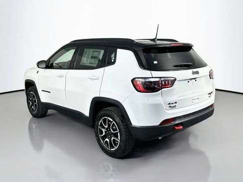 New 2026 Jeep Compass Trailhawk w/ Sun, Sound & Navigation Group AWD/4WD image 5