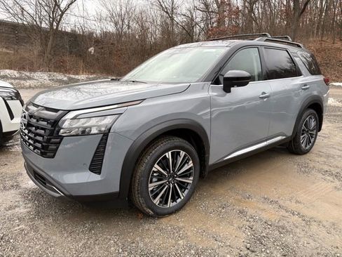 New 2026 Nissan Pathfinder Platinum image 1