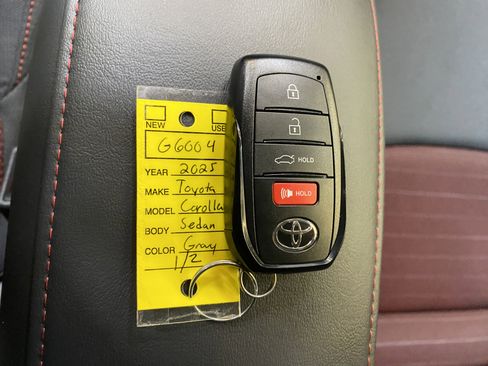 Used 2025 Toyota Corolla SE image 42
