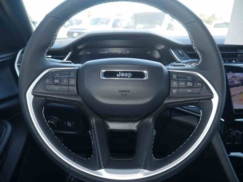 Certified 2025 Jeep Grand Cherokee L Altitude AWD/4WD image 34