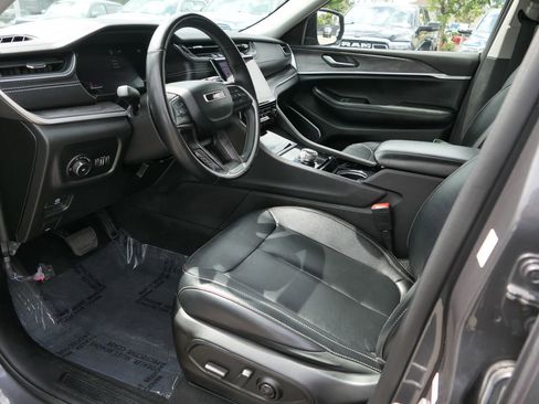 Used 2022 Jeep Grand Cherokee L Limited RWD image 11