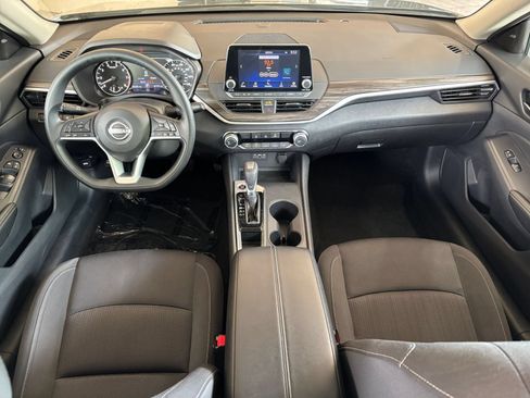 Used 2025 Nissan Altima 2.5 SV FWD image 33