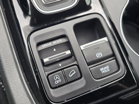 Used 2025 Honda Pilot EX-L image 6