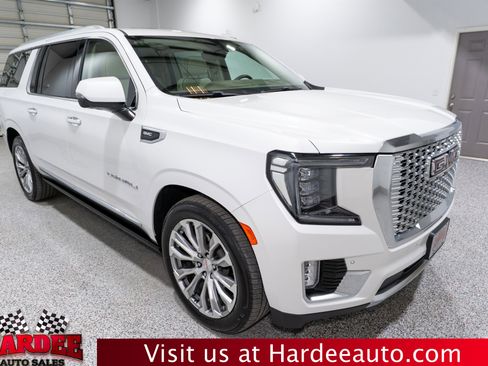 Used 2022 GMC Yukon XL Denali w/ Denali Premium Package image 6