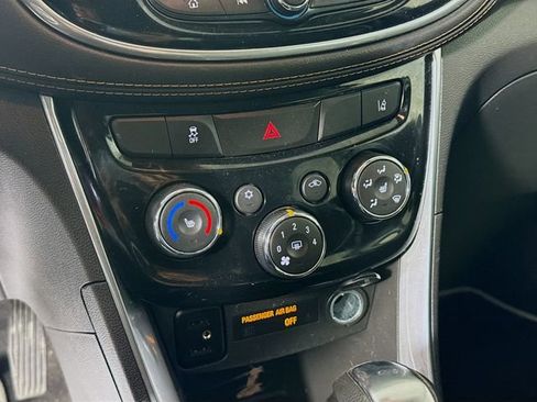 Used 2019 Chevrolet Trax Premier w/ Midnight Edition AWD/4WD image 17