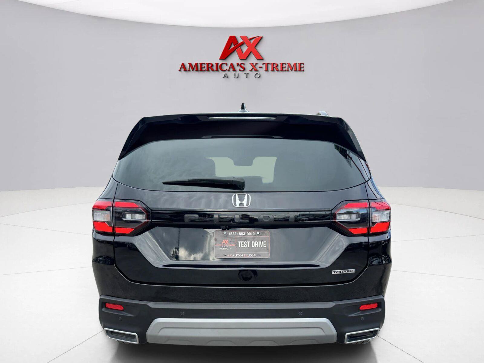 Used 2023 Honda Pilot Touring image 5