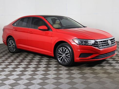 Used 2020 Volkswagen Jetta SE FWD image 2